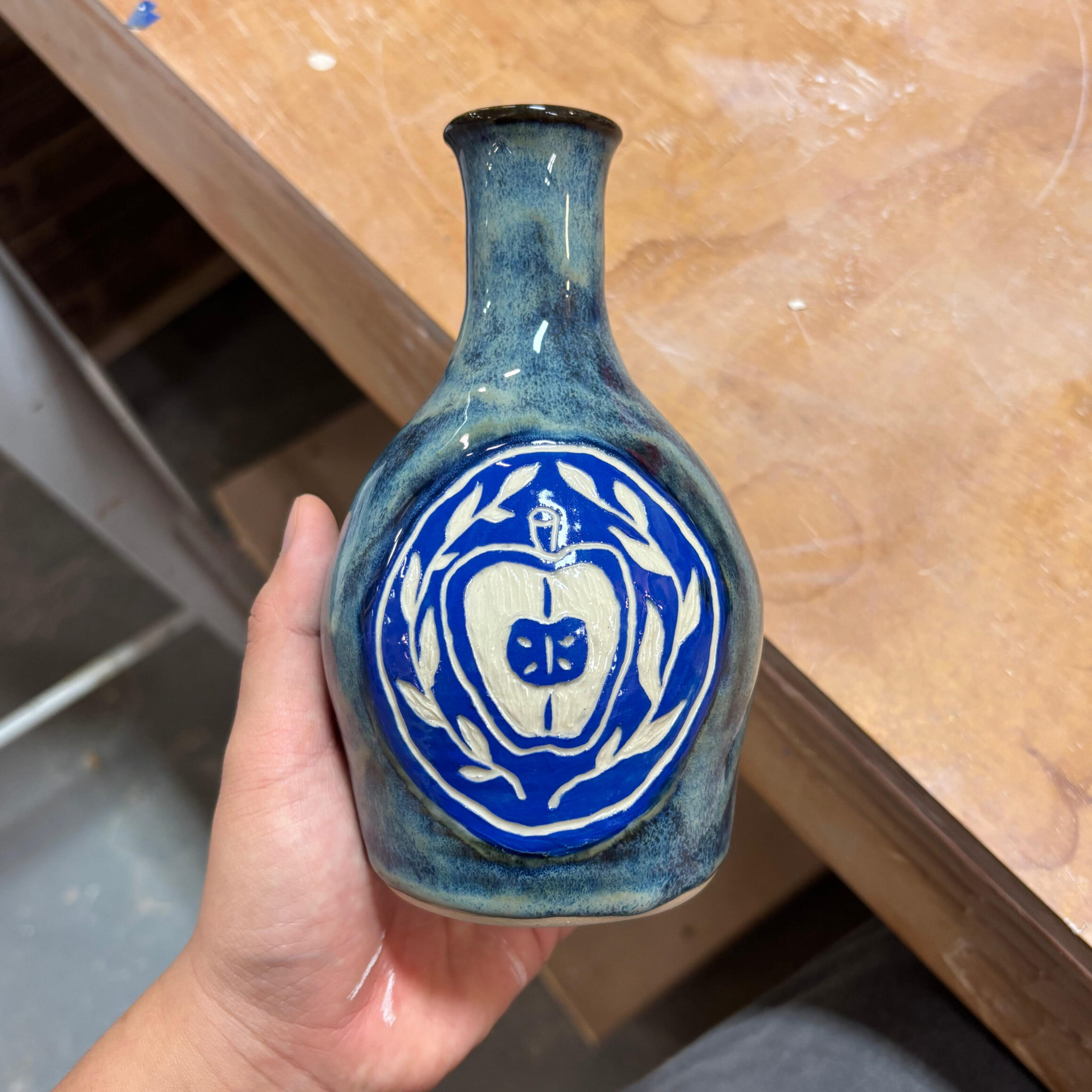 apple vase | b-mix stoneware | sgrafitto | dec 2025